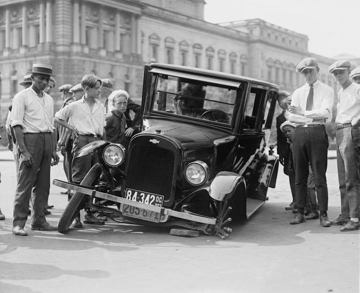 Car wreck, ca 1920. Public domain photo.