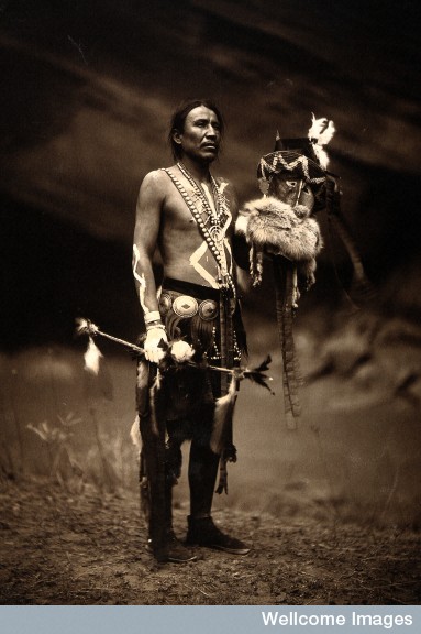 Navajo man representing the Yebichai god Zahabolzi/Zahadolzha. 1904 PD photo by Edward S. Curtis; image retrieved from Wellcome Images.